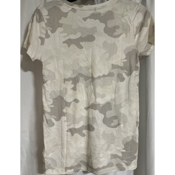 Gap Women's Performance Camo Pullover T-Shirt Short Sleeve V Neck Cream Size XS - Picture 3 of 3